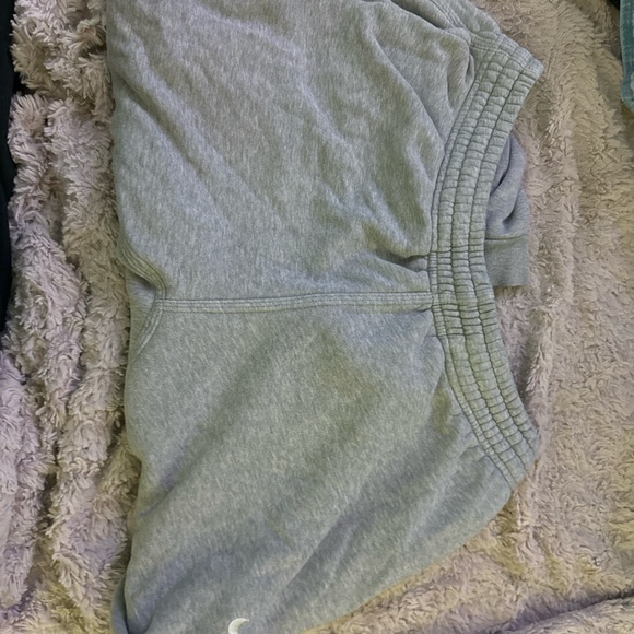 Men’s Nike Gray sweatpants - Picture 2 of 4